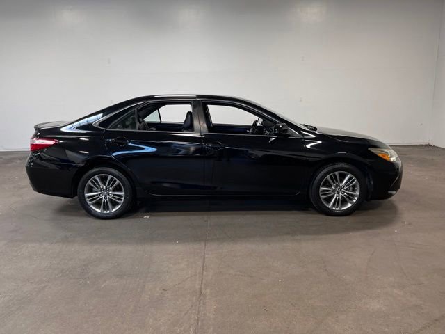 Used 2017 Toyota Camry SE FWD image 2