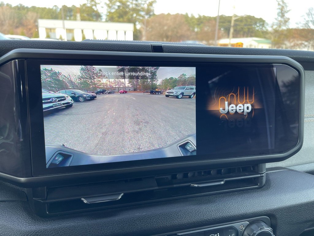 Used 2024 Jeep Gladiator Sport image 10