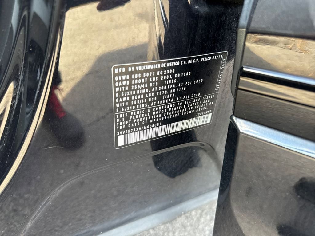 Used 2023 Volkswagen Tiguan SE R-Line image 17