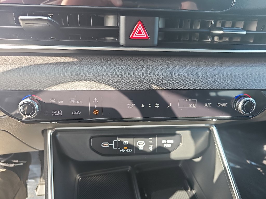 New 2026 Kia Carnival EX image 17