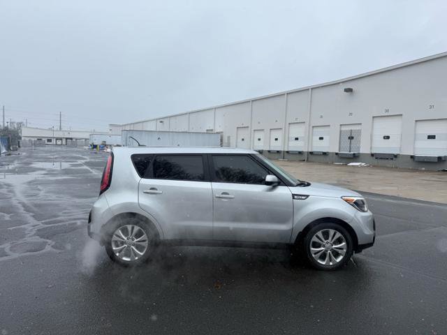 Used 2016 Kia Soul + image 5
