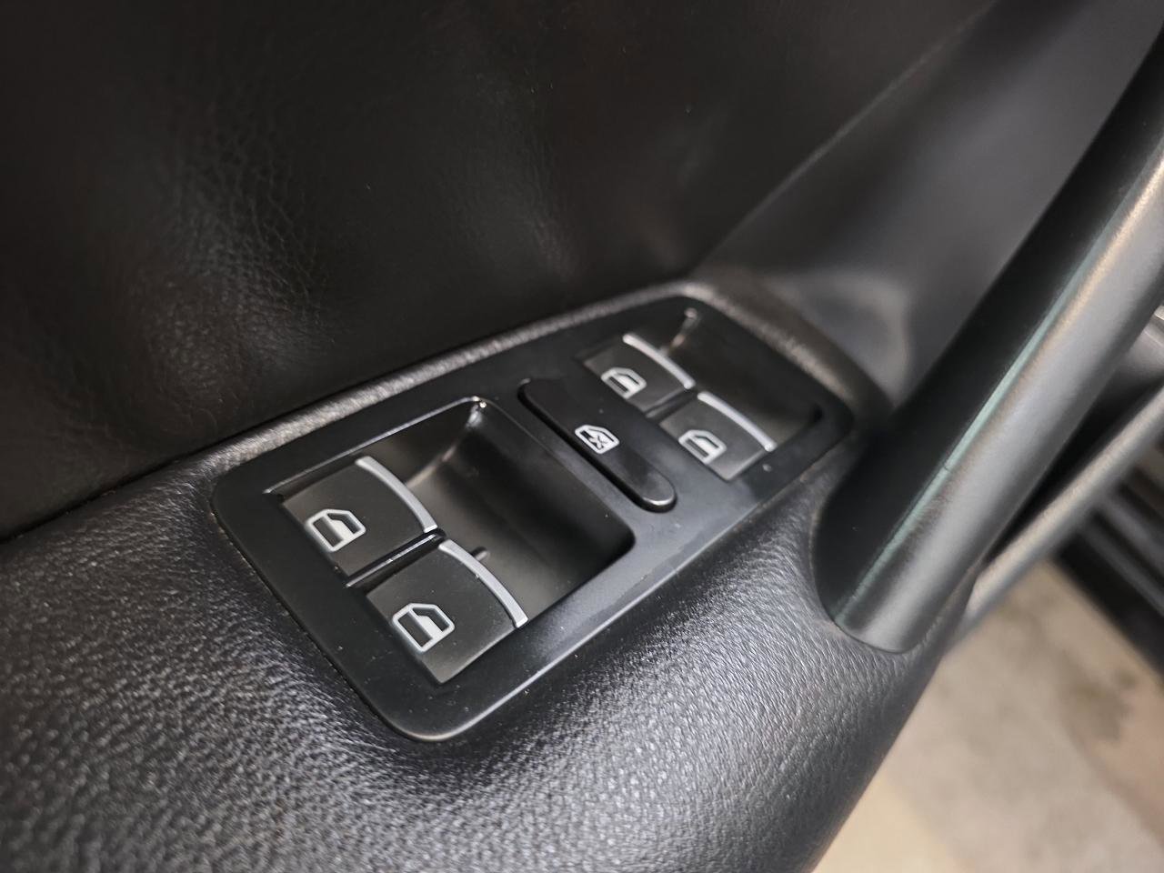 Used 2012 Volkswagen Passat 3.6 SE image 26