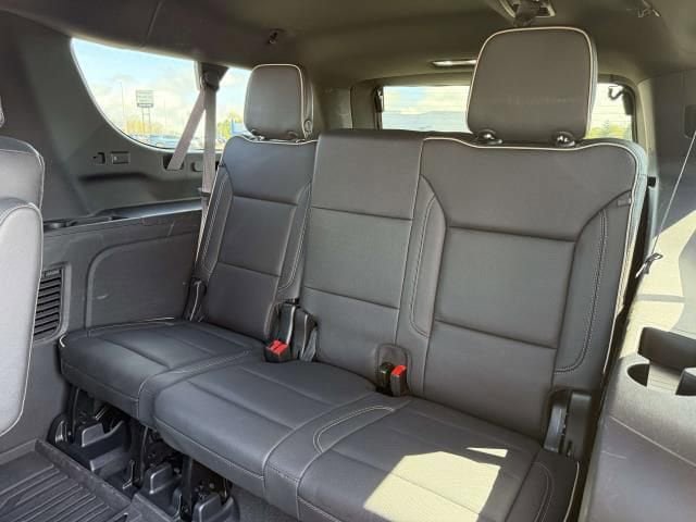 Used 2023 GMC Yukon XL SLT w/ SLT Premium Package AWD/4WD image 15