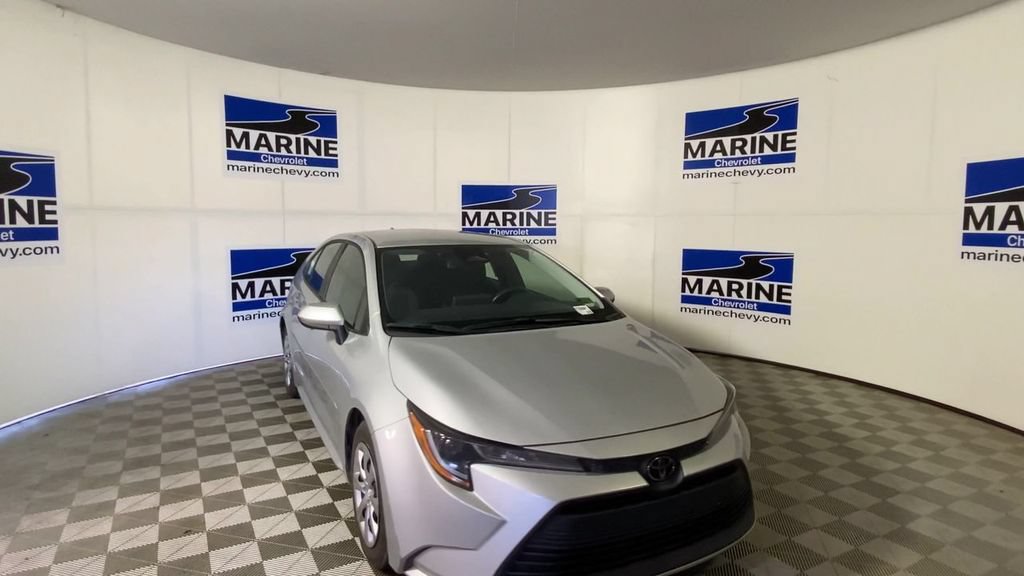 Used 2025 Toyota Corolla LE FWD image 4