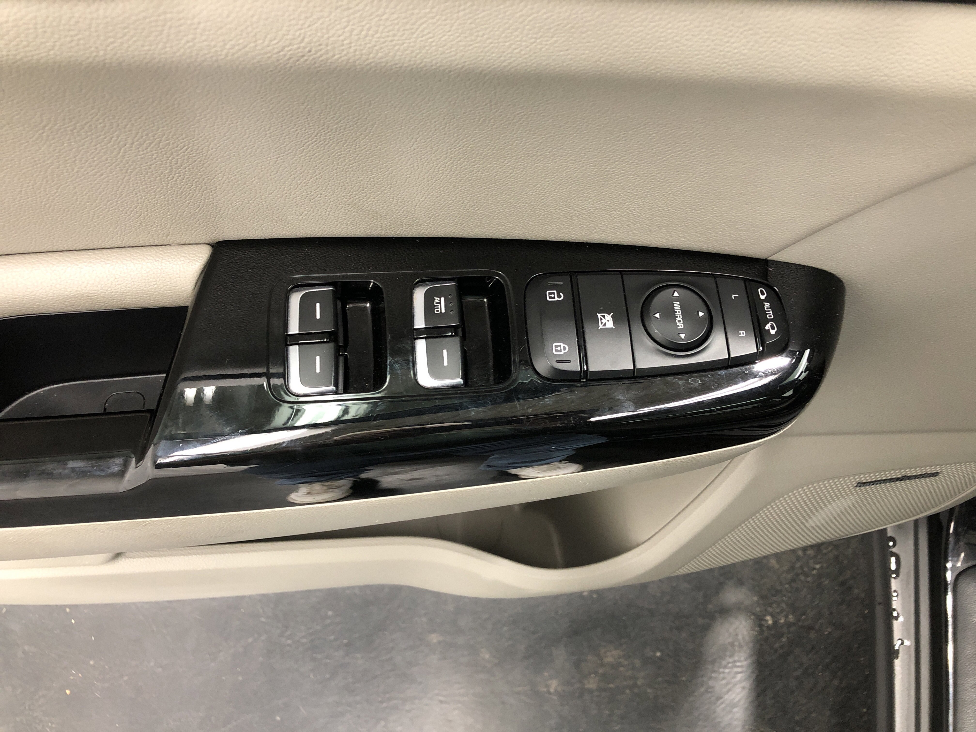 Used 2018 Kia Sportage EX w/ EX Technology Package image 16