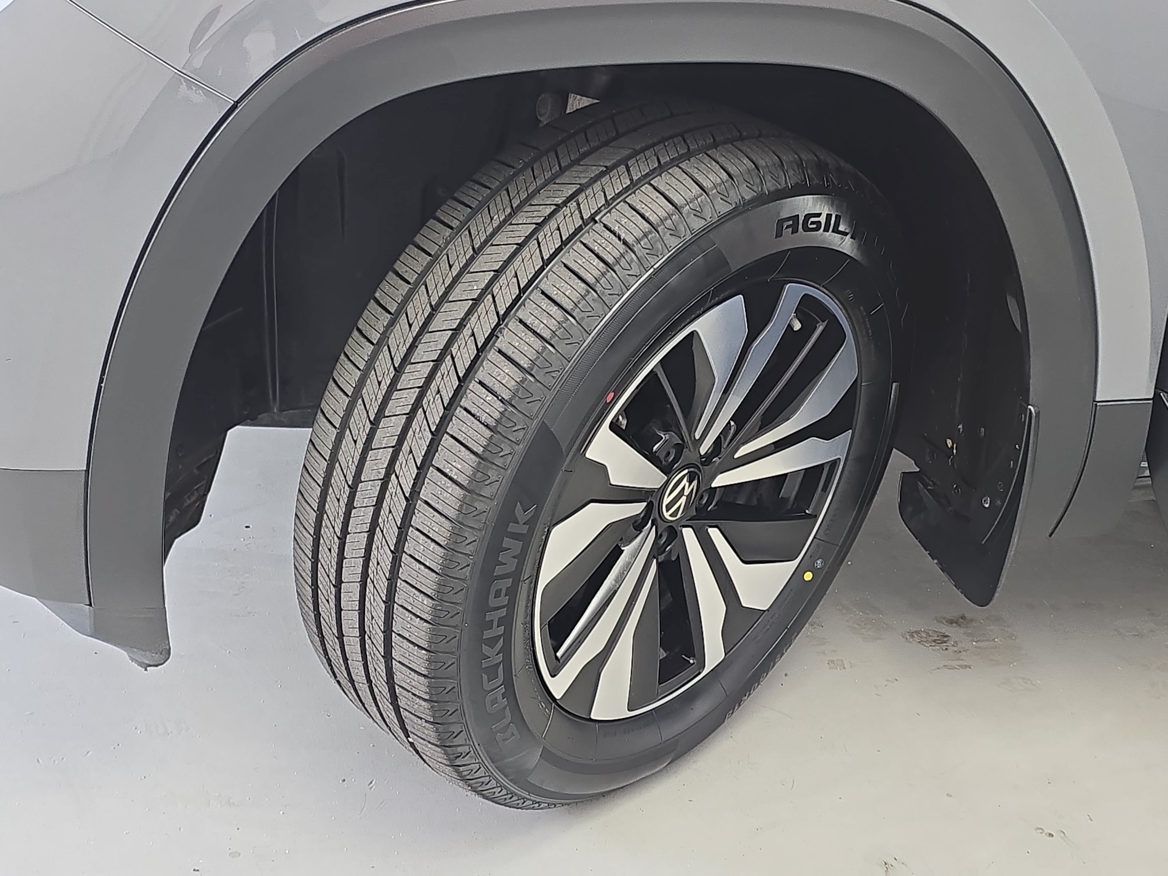 Used 2024 Volkswagen Atlas SE AWD/4WD image 32