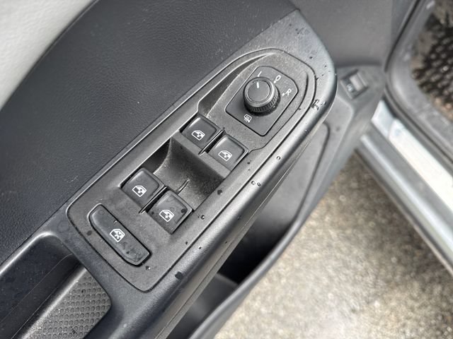 Used 2023 Volkswagen Taos SE w/ Panoramic Sunroof Package FWD image 24
