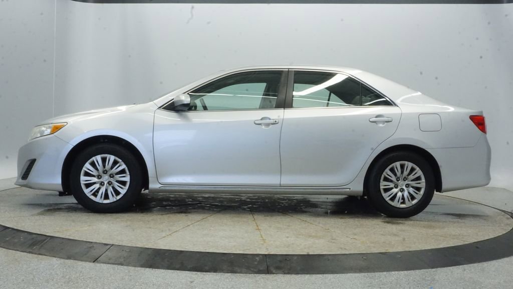 Used 2013 Toyota Camry LE image 3