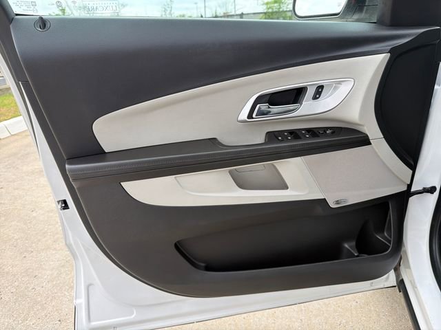 Used 2016 Chevrolet Equinox LTZ w/ Enhanced Convenience Package image 12