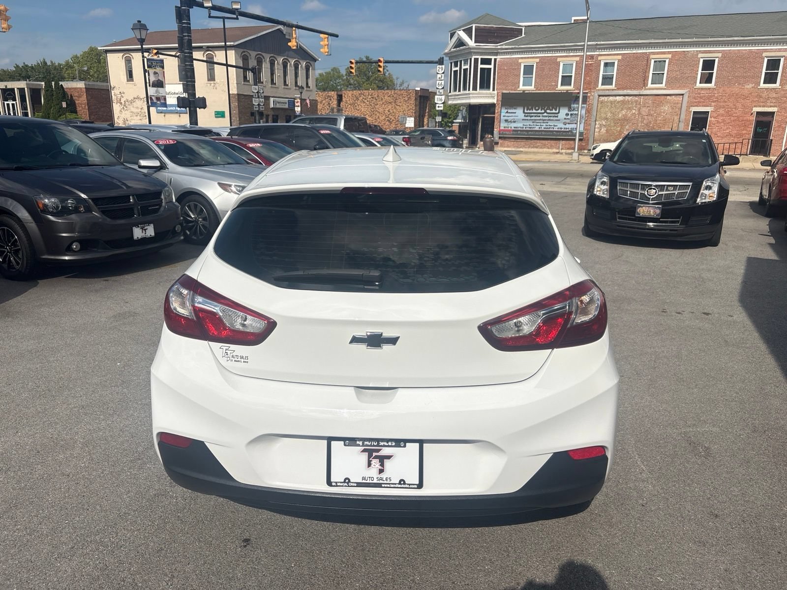 Used 2017 Chevrolet Cruze LT w/ Convenience Package FWD image 4