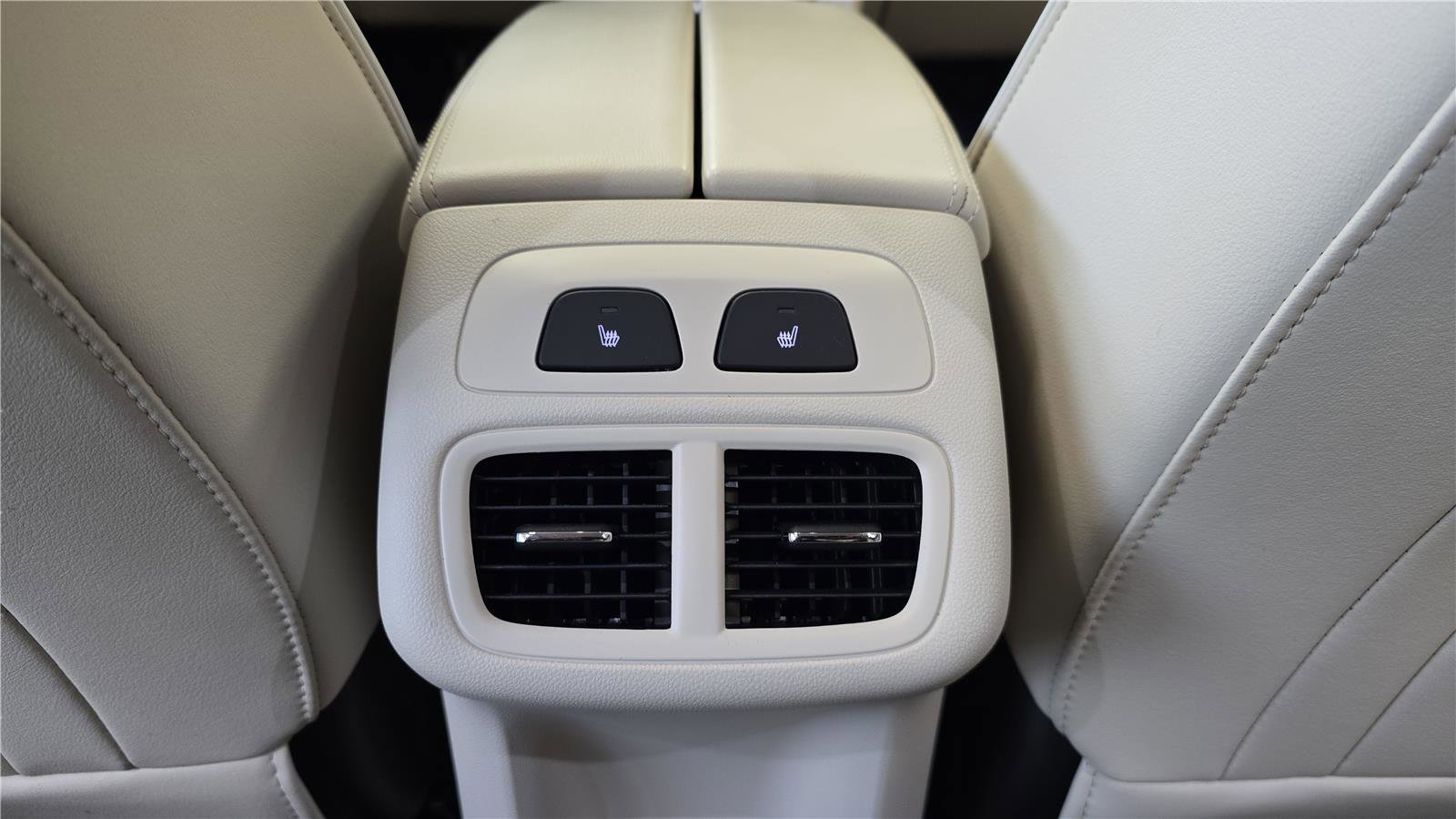 Used 2023 Buick Envision Avenir AWD/4WD image 20