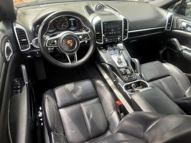 Used 2017 Porsche Cayenne Platinum Edition AWD/4WD image 26
