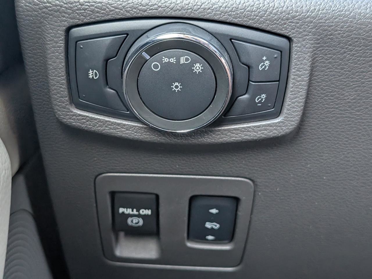 Used 2018 Ford Expedition XLT w/ Equipment Group 201A RWD image 12