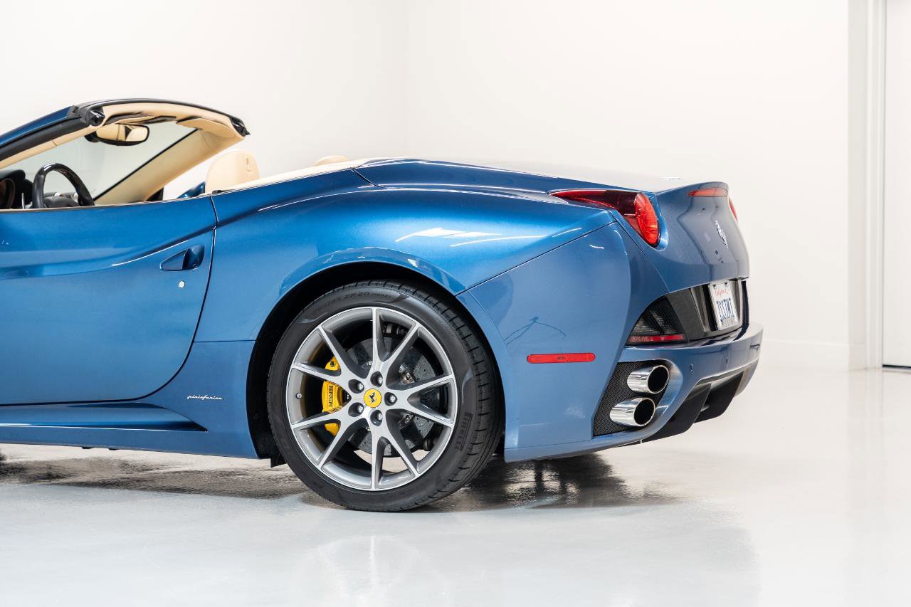 Used 2010 Ferrari California RWD image 19