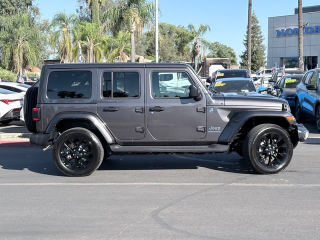 Used 2025 Jeep Wrangler Unlimited Sahara AWD/4WD image 4