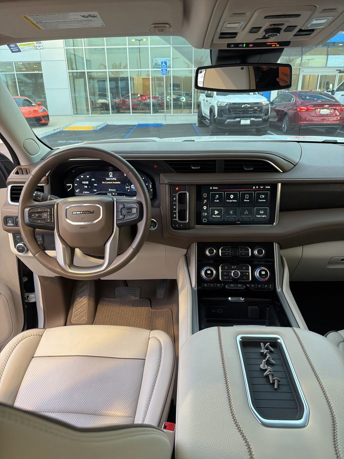 Used 2023 GMC Yukon XL Denali image 29