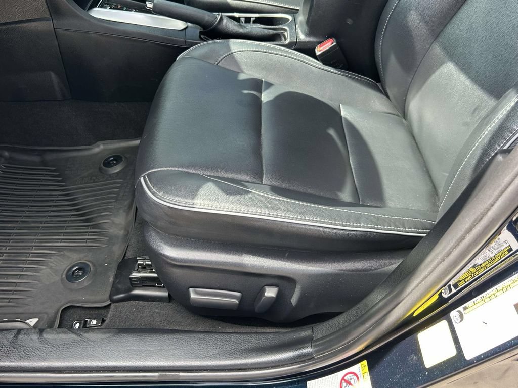 Used 2018 Toyota Corolla XLE FWD image 18