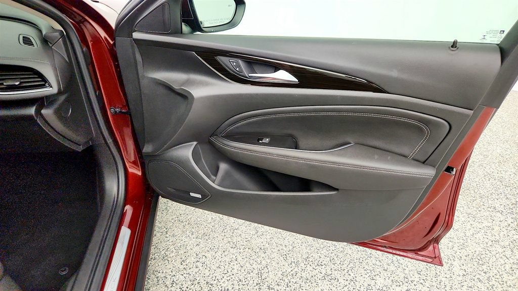 Used 2018 Buick Regal Essence w/ Driver Confidence Package #1 FWD image 23