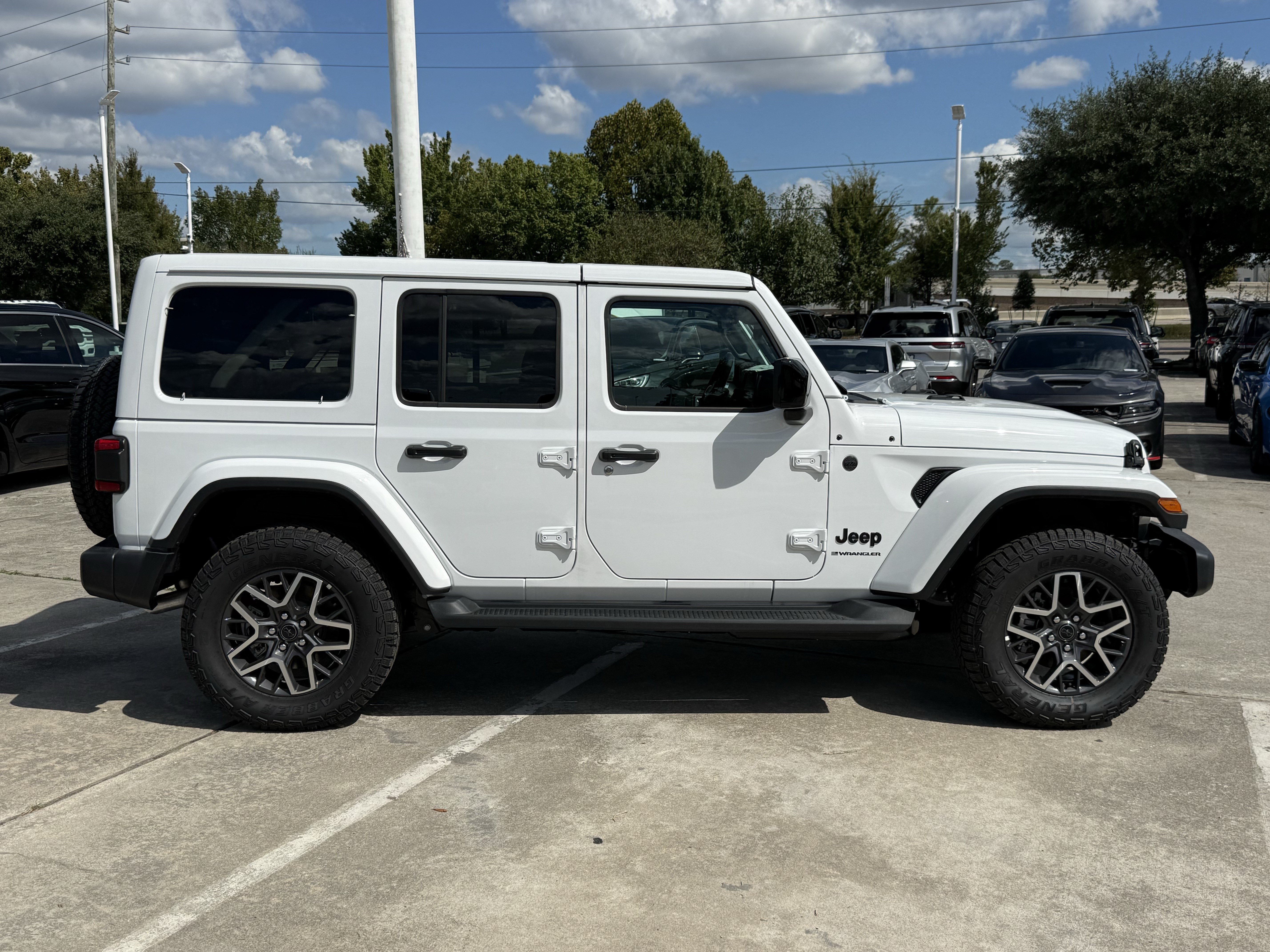 New 2026 Jeep Wrangler Unlimited Sahara AWD/4WD image 3