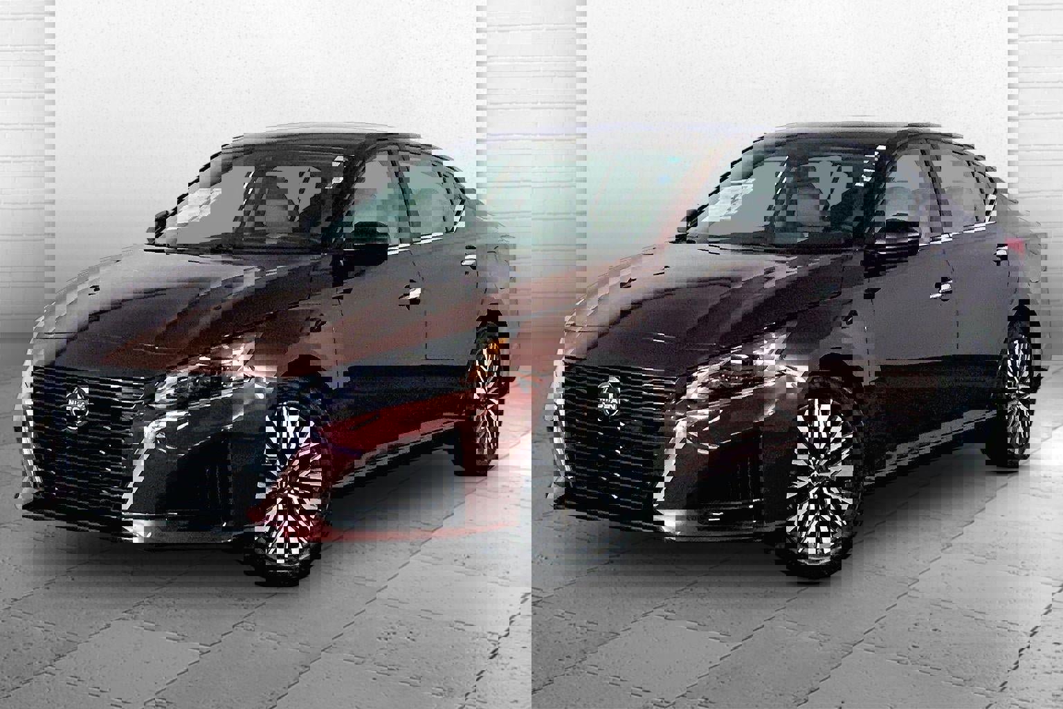 Used 2025 Nissan Altima 2.5 SV image 12