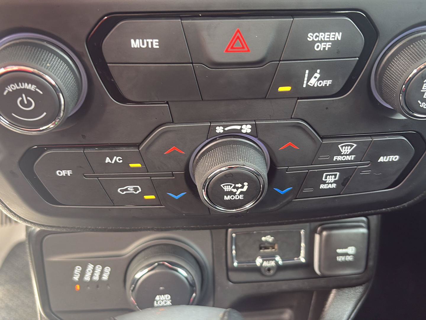 Used 2022 Jeep Renegade Latitude AWD/4WD image 18