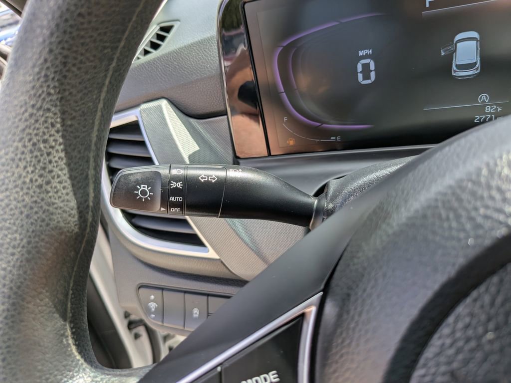 Certified 2025 Kia Seltos LX AWD/4WD image 30