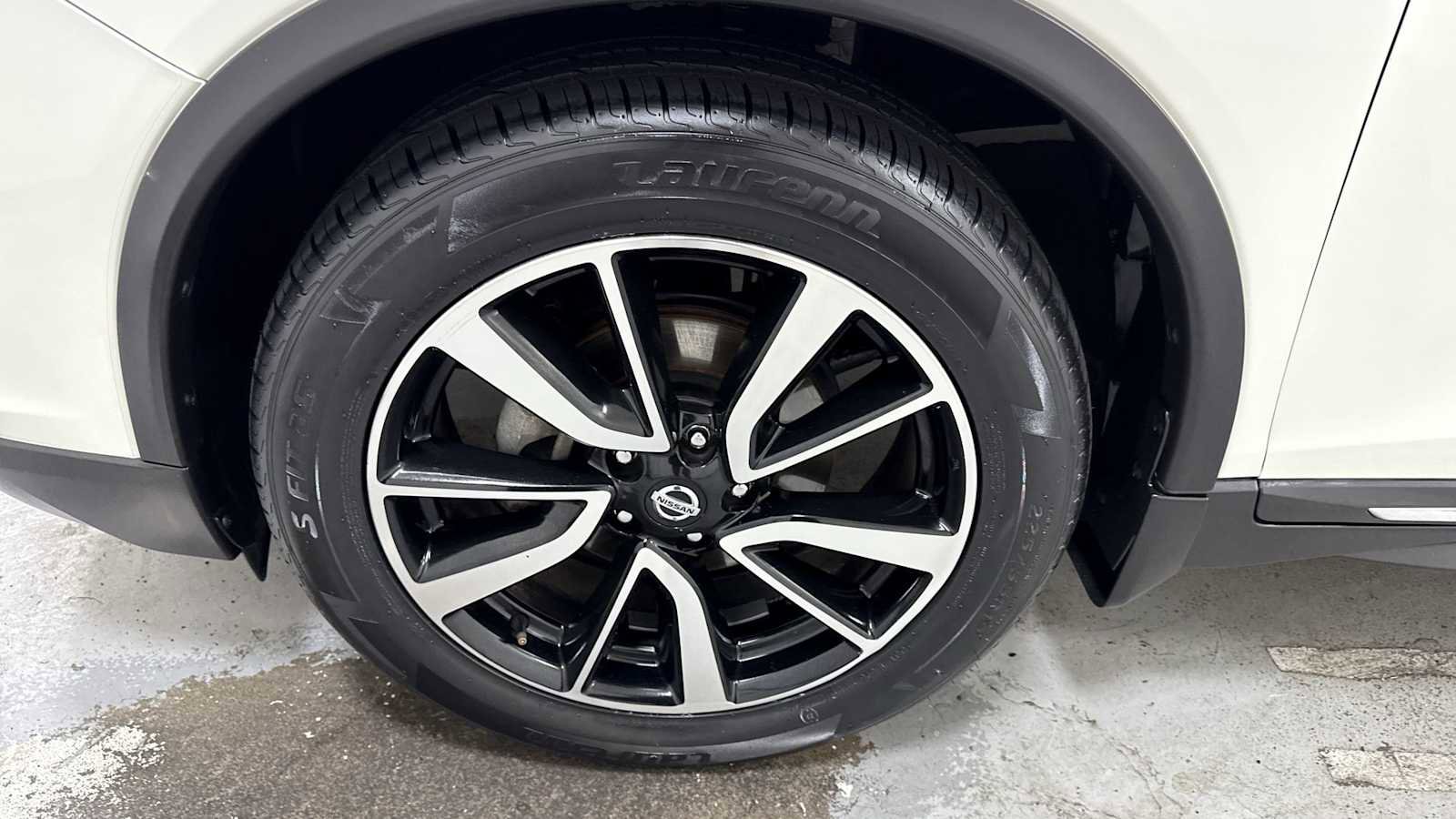 Used 2020 Nissan Rogue SL w/ Premium Package image 10