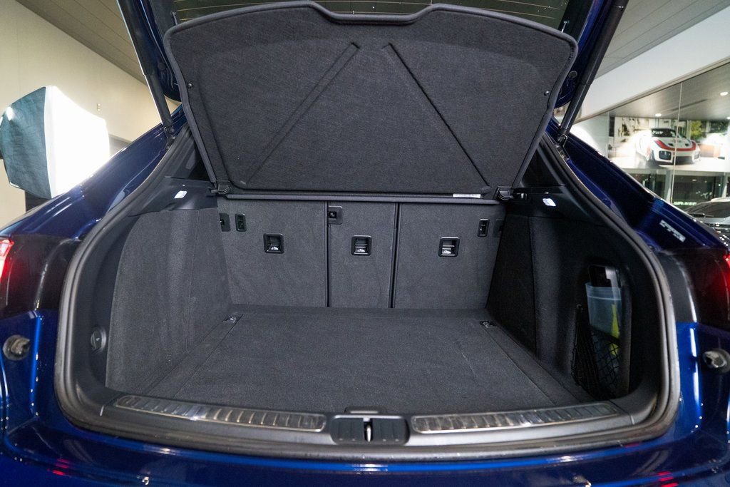 Certified 2025 Porsche Macan image 40