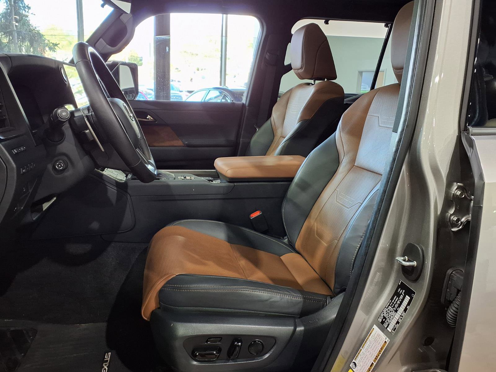 Used 2024 Lexus GX 550 w/ Cold Area Package image 16