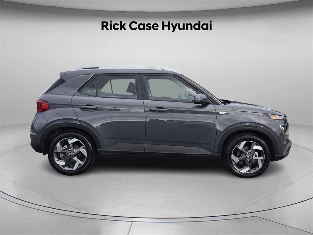 Certified 2025 Hyundai Venue SEL image 4