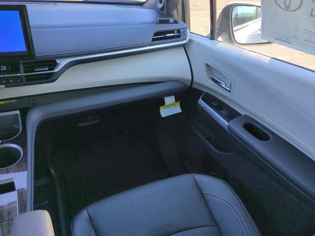 New 2026 Toyota Sienna Limited AWD/4WD image 17