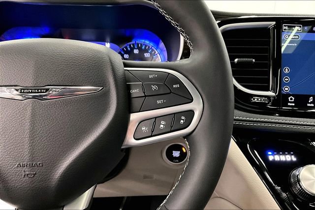 Used 2024 Chrysler Pacifica Limited image 26