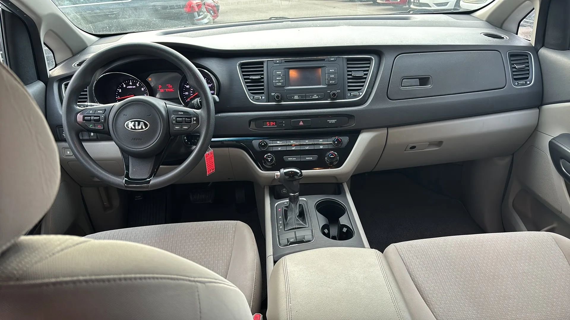 Used 2017 Kia Sedona LX image 27