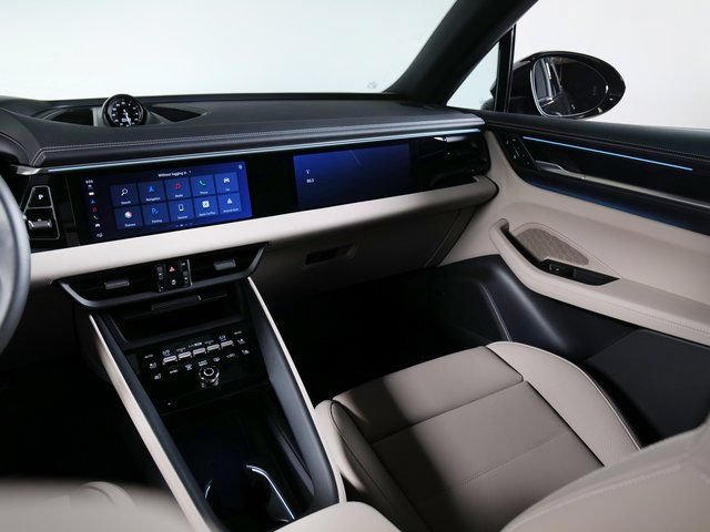 New 2026 Porsche Macan 4 Electric AWD/4WD image 18