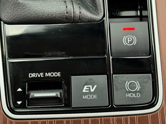 Certified 2024 Toyota Sienna XLE image 23