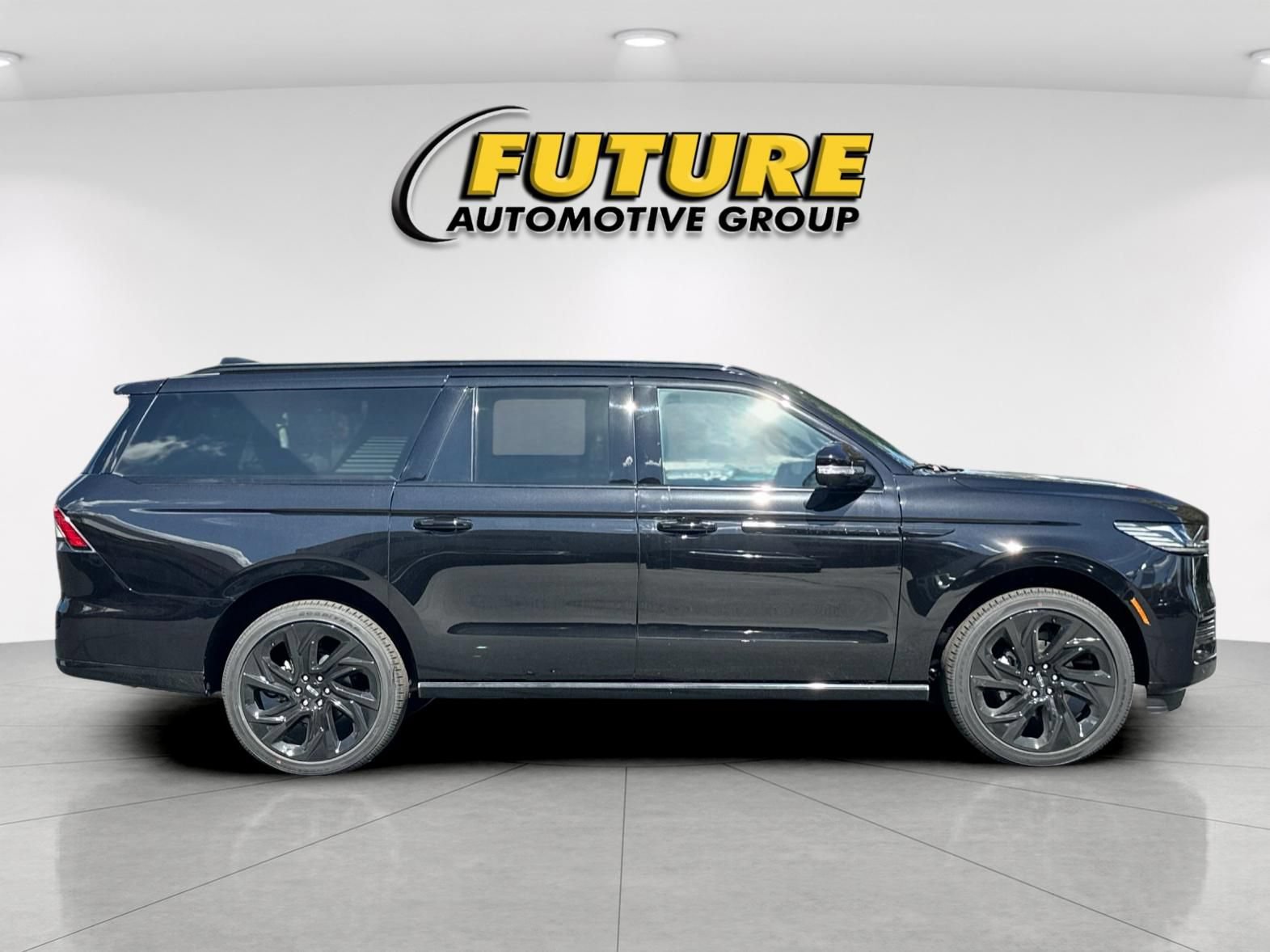 New 2027 Lincoln Navigator L Reserve w/ Jet Appearance Package AWD/4WD image 2