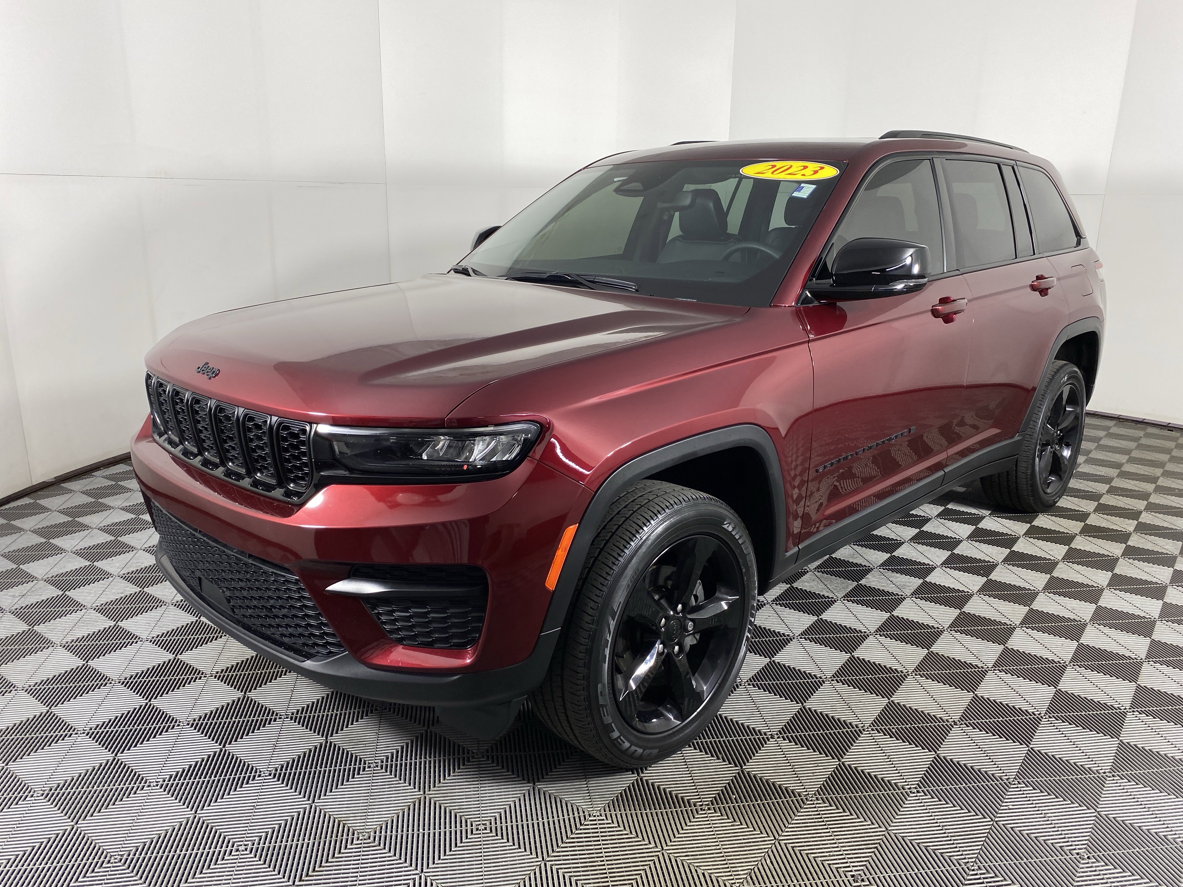 Used 2023 Jeep Grand Cherokee Altitude AWD/4WD image 11