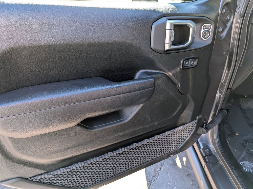 Used 2025 Jeep Wrangler Unlimited Rubicon image 11