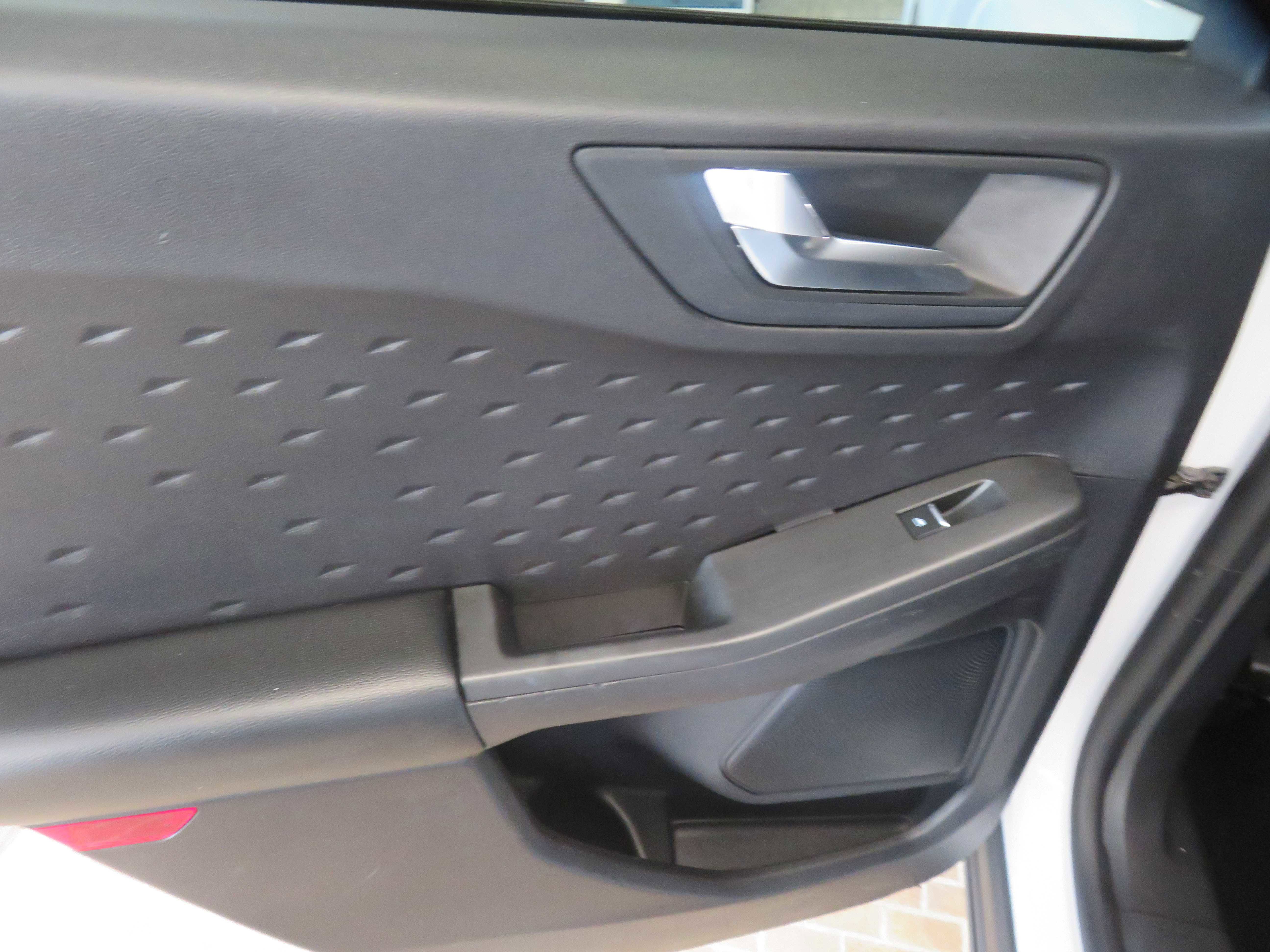 Used 2020 Ford Escape SEL image 17