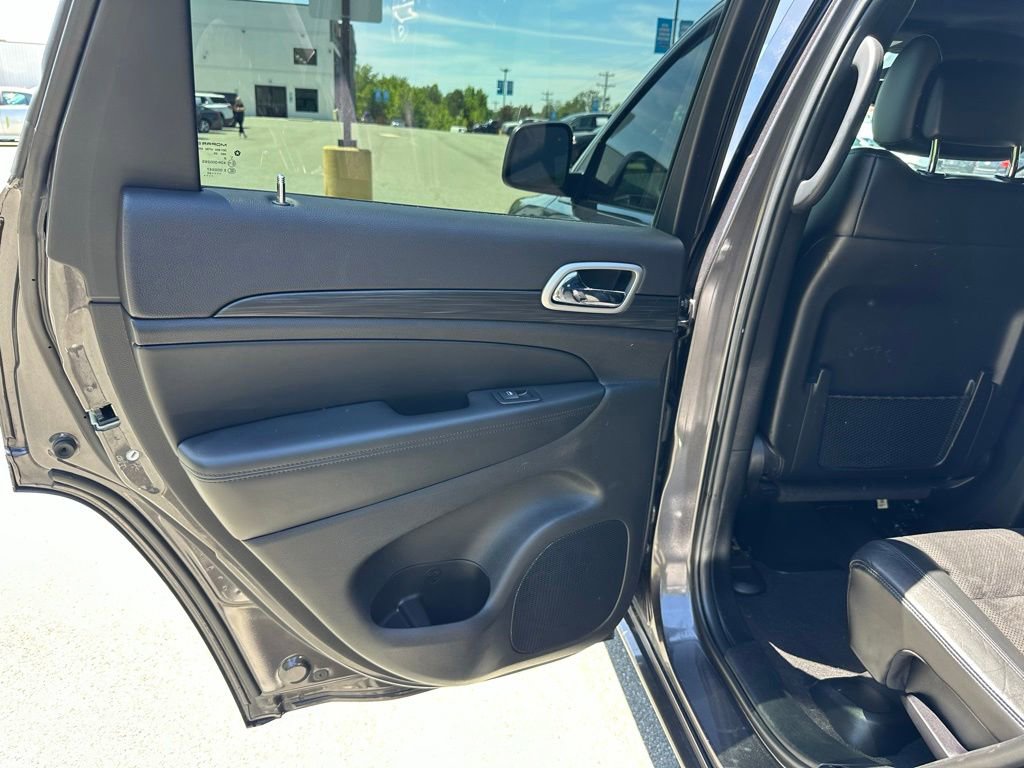Used 2020 Jeep Grand Cherokee Altitude AWD/4WD image 21