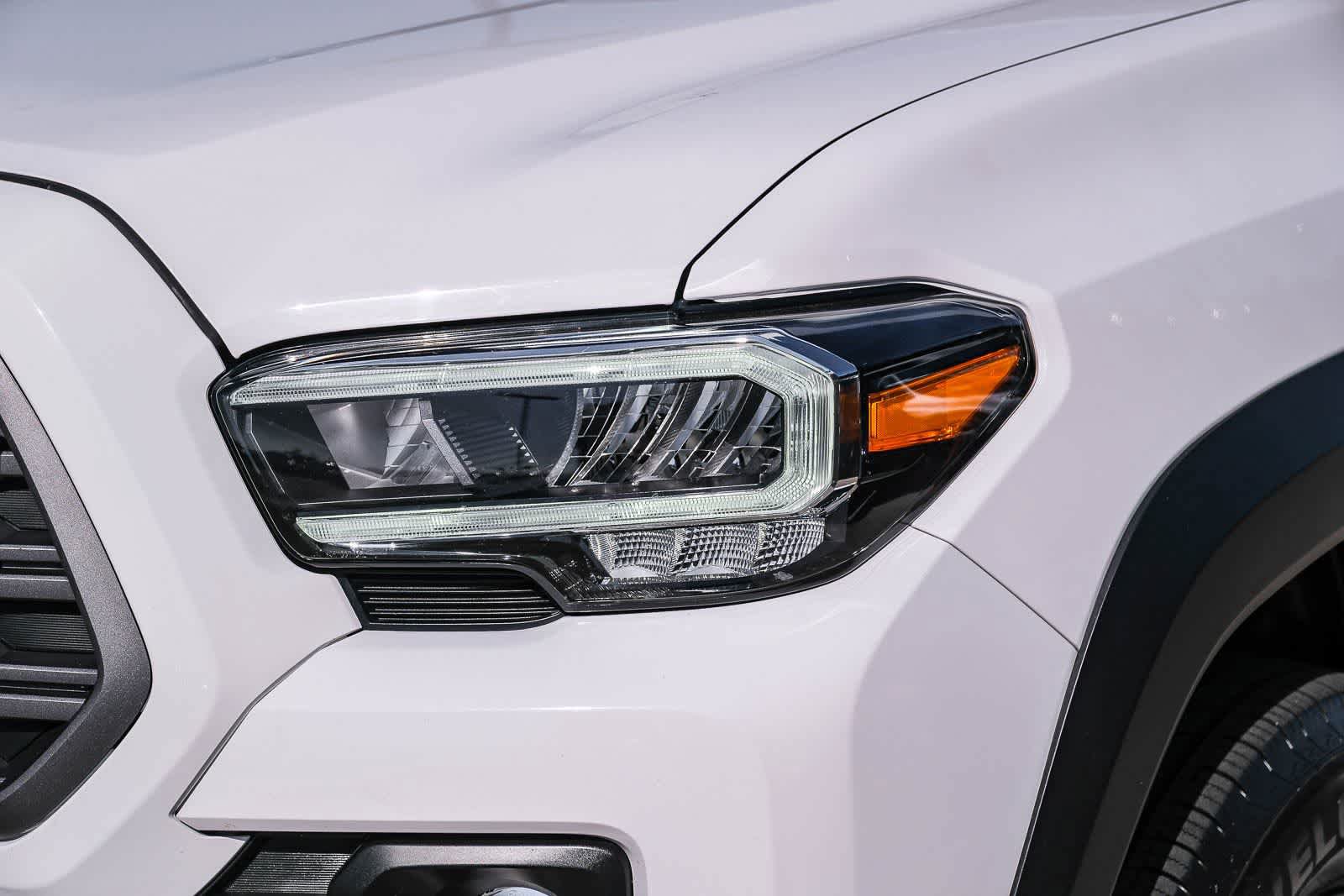 Certified 2022 Toyota Tacoma TRD Off-Road AWD/4WD image 12