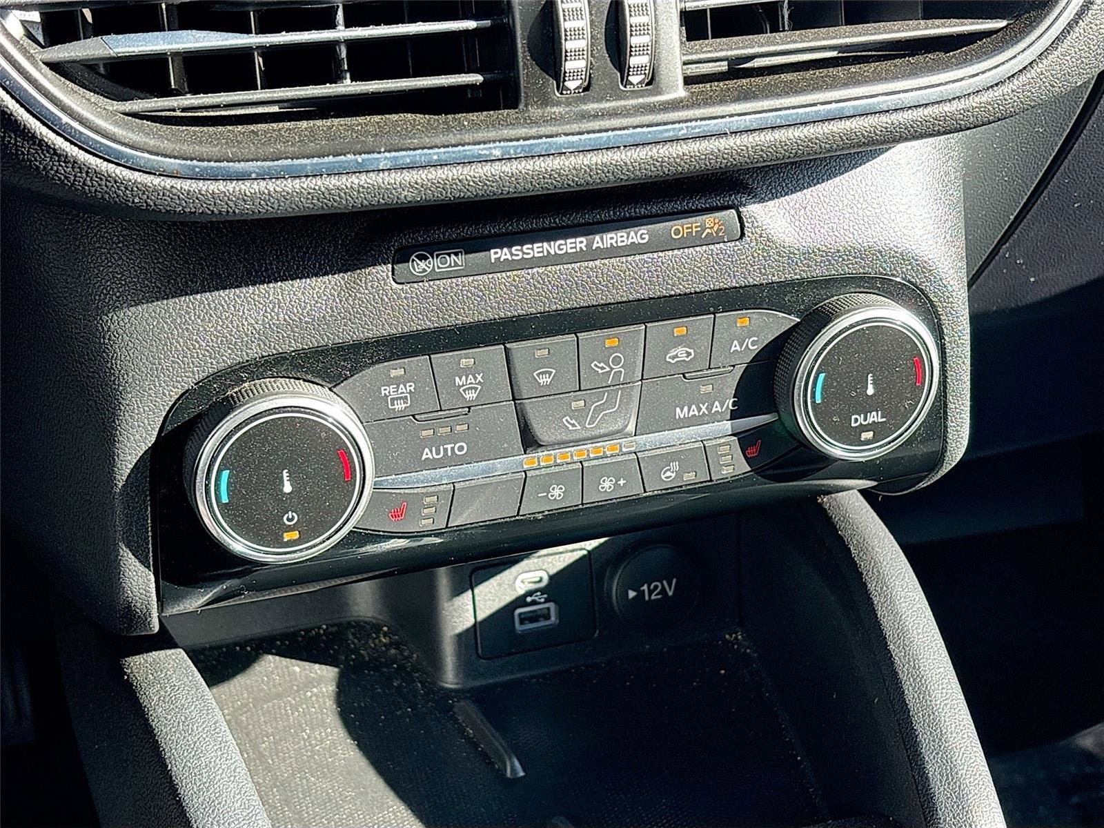 Used 2022 Ford Escape Titanium w/ Titanium Elite Package image 17