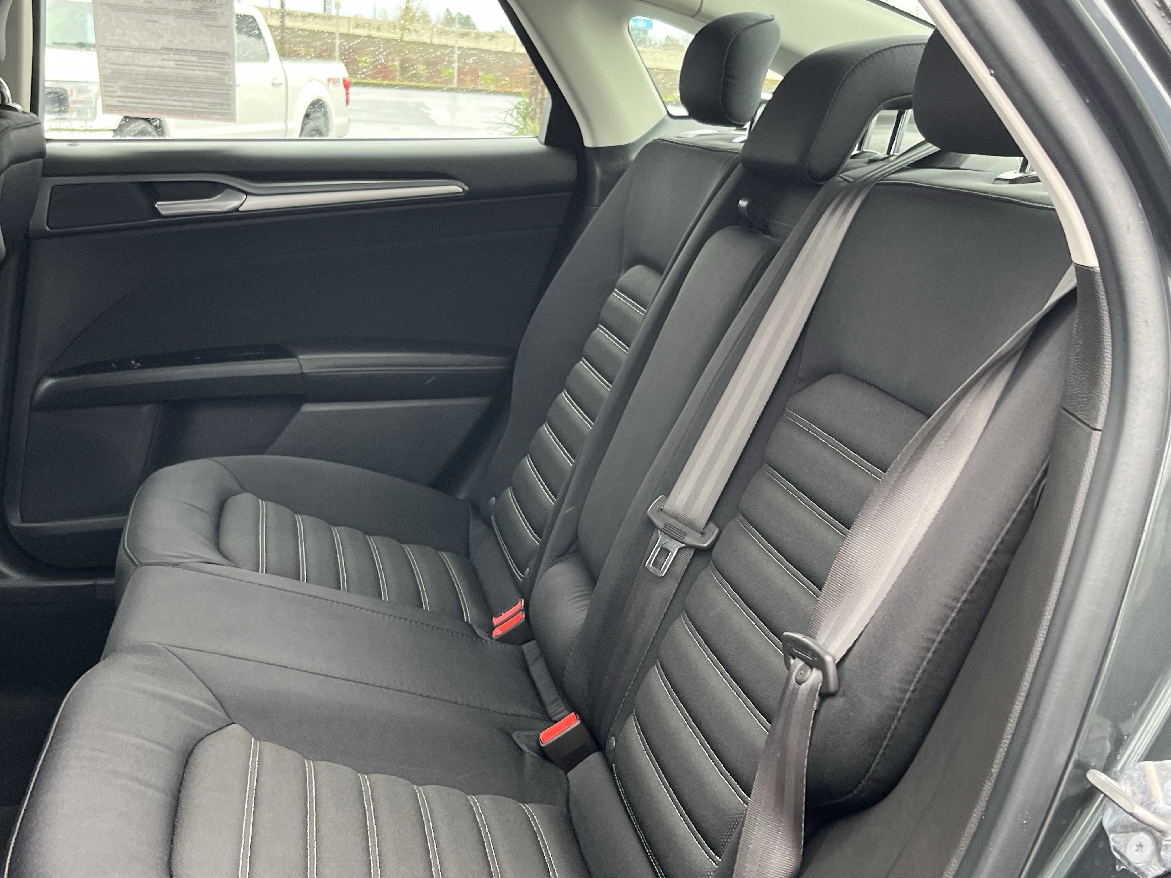 Used 2015 Ford Fusion SE image 11