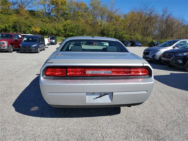 Used 2010 Dodge Challenger SE image 5