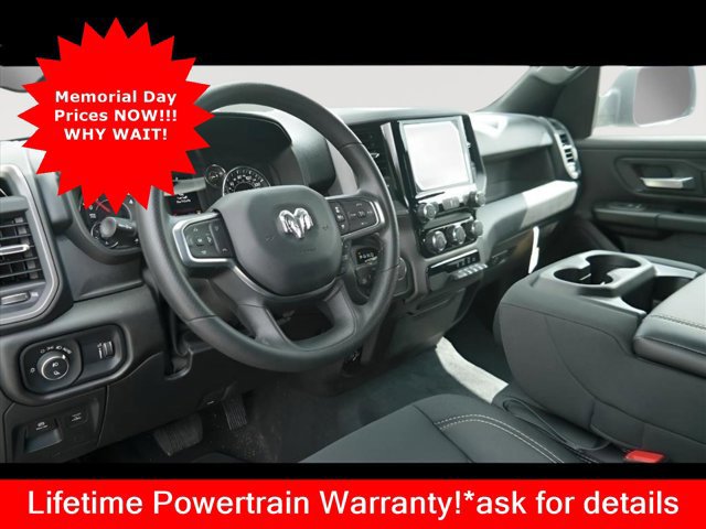 New 2025 RAM 1500 Tradesman w/ Night Edition AWD/4WD image 8