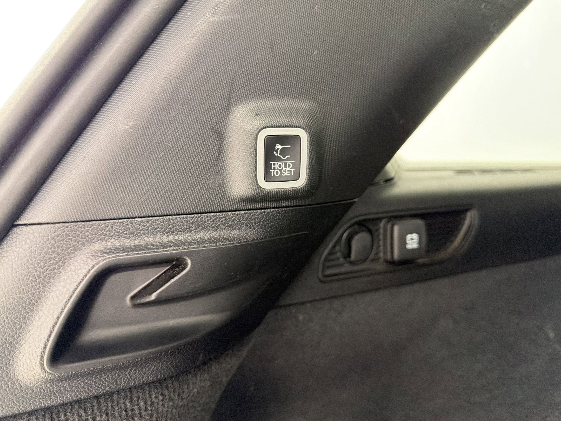 Used 2023 Jeep Grand Cherokee Overland AWD/4WD image 32