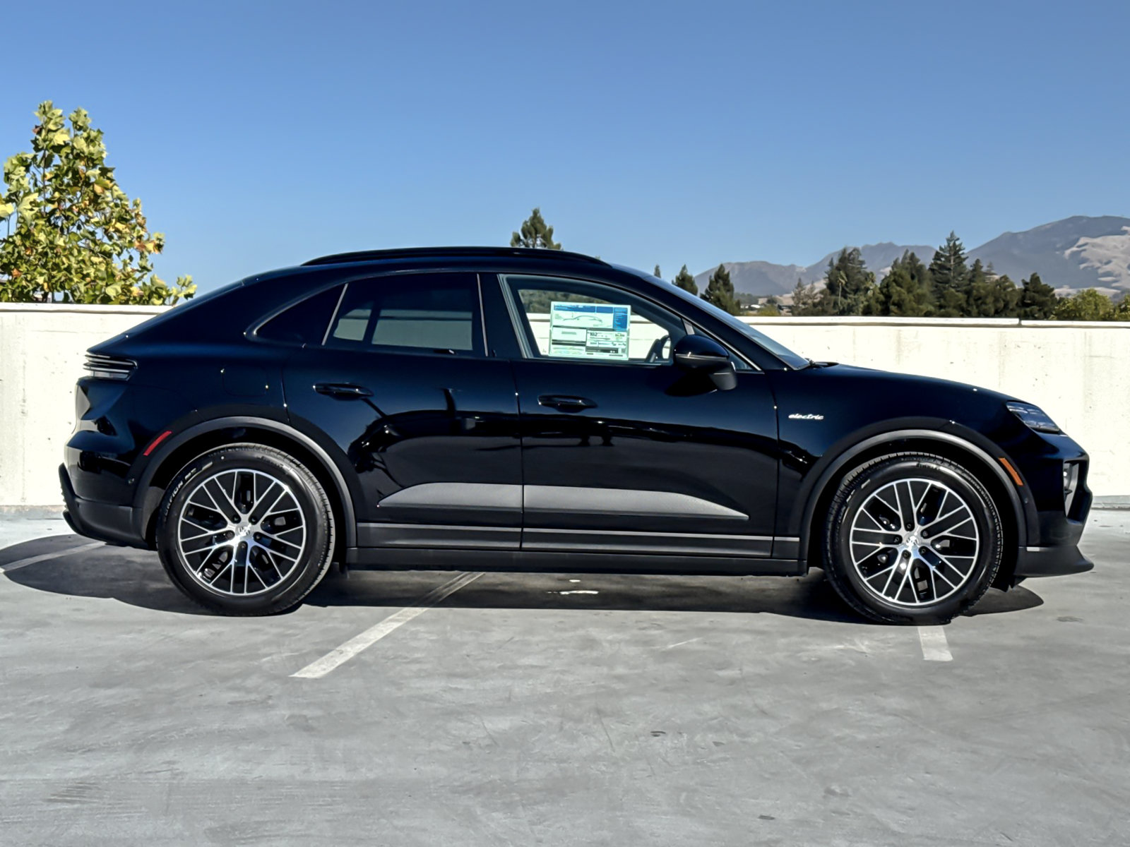 New 2026 Porsche Macan 4 Electric AWD/4WD image 10