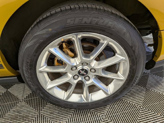 Used 2010 Ford Mustang Coupe RWD image 37