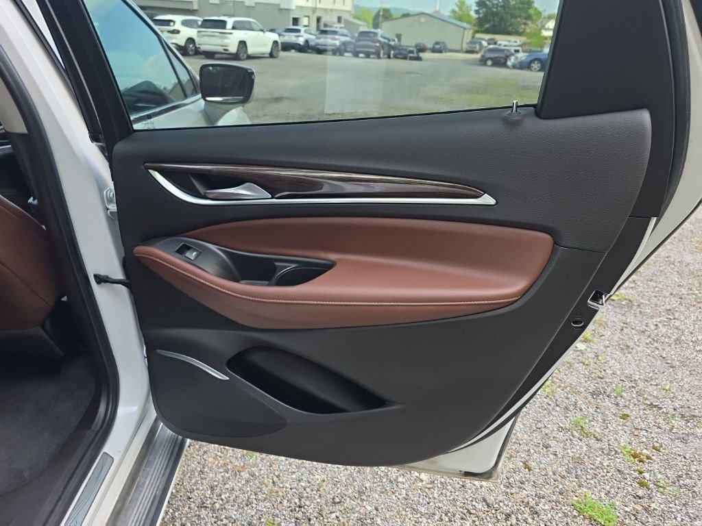 Used 2021 Buick Enclave Avenir w/ Avenir Technology Package AWD/4WD image 18