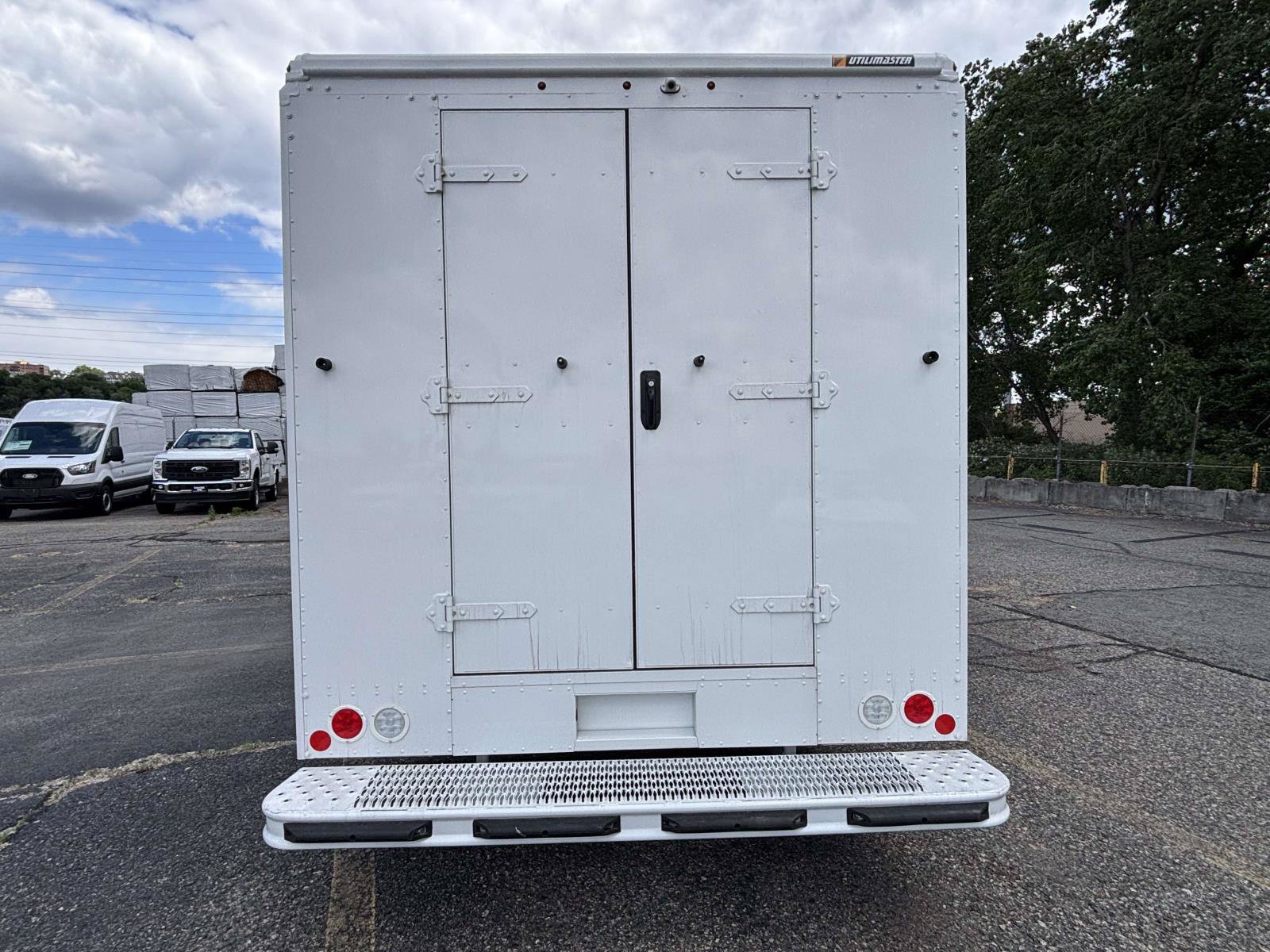 New 2027 Ford E-450 and Econoline 450 Super Duty w/ A/C Prep Package RWD image 24